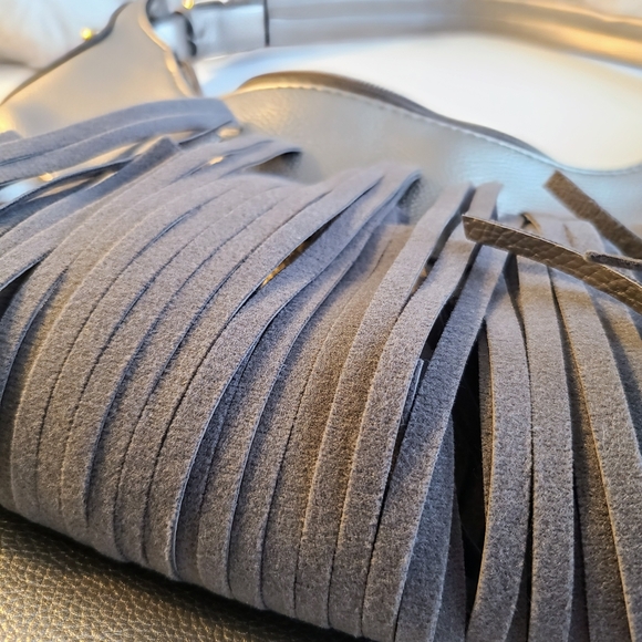 NWOT - SILVER, EXPANDABLE HANDBAG WITH FRINGE - Picture 11 of 15